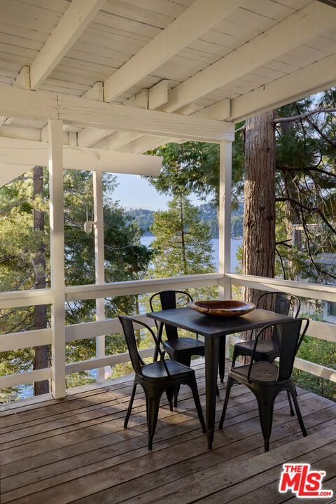 28918 Palisades Drive, Lake Arrowhead CA: https://media.crmls.org/mediaz/ef99f1c9-17a2-48c6-aa14-f5ae1e1bd4de.jpg