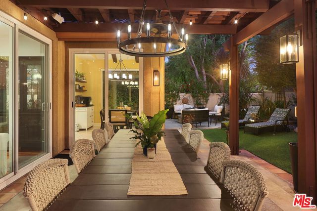 1786 Blossom Court, Thousand Oaks CA: https://media.crmls.org/mediaz/ef9a3254-91c4-4b49-9aab-0a543491e148.jpg