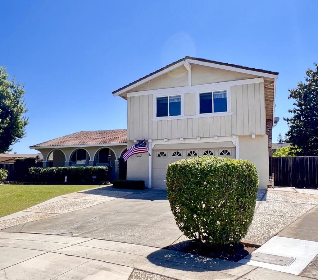 6669 Pebblewood Court