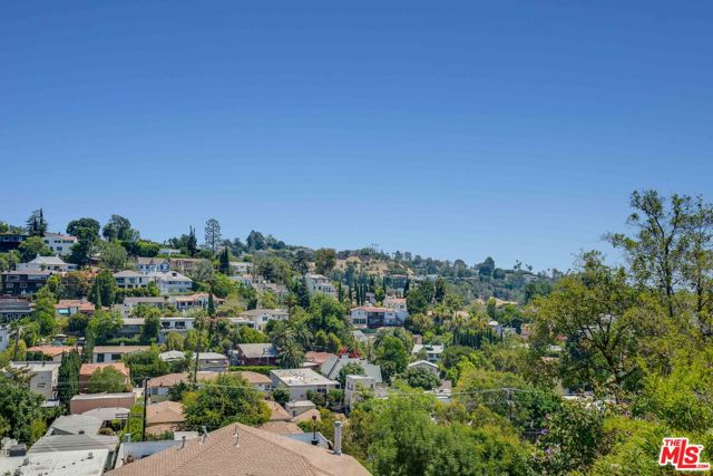 2528 Dearborn Drive, Los Angeles CA: https://media.crmls.org/mediaz/ef9a69ca-b7bf-407c-b2e2-13e22197a93c.jpg