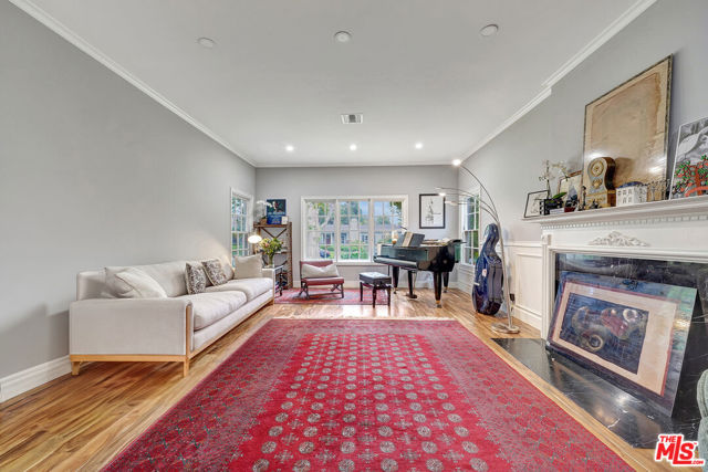 5111 Babcock Avenue, Valley Village CA: https://media.crmls.org/mediaz/ef9a83c0-b5b3-46a1-b9ae-239e5a9577ac.jpg