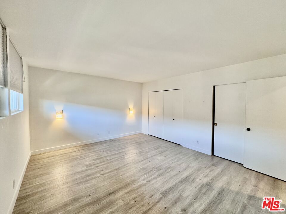 https://media.crmls.org/mediaz/ef9acf67-3060-4d04-8120-53234804bde1.jpg?preset=X-Large