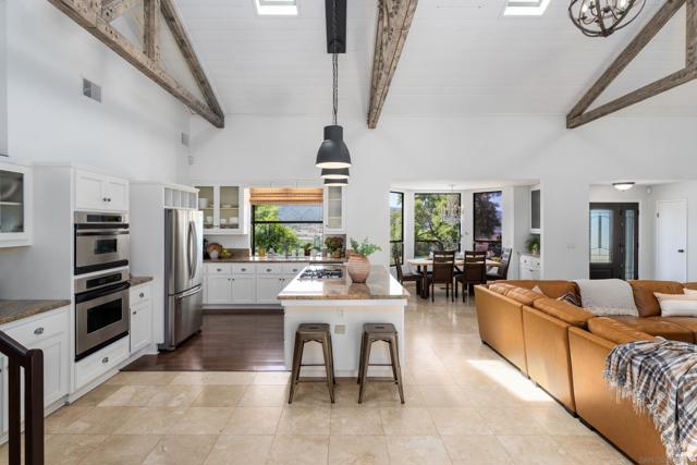 9844 Lorraine Ridge Trail, El Cajon CA: https://media.crmls.org/mediaz/ef9b4a83-48cd-4cae-94c1-9429f26f181e.jpg