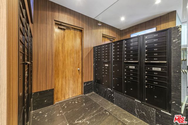 10350 Wilshire Boulevard, Los Angeles CA: https://media.crmls.org/mediaz/ef9bdf51-3c35-480c-b019-591863140fa6.jpg