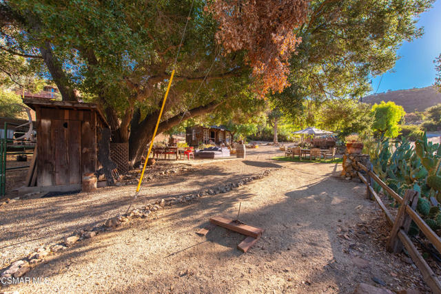 356 E Carlisle Road, Thousand Oaks CA: https://media.crmls.org/mediaz/ef9bfca4-2b61-4678-a255-3ad91639a641.jpg