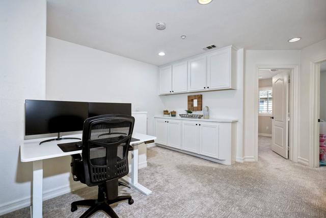 Image 18 of 29 For 16903 New Rochelle Way  91