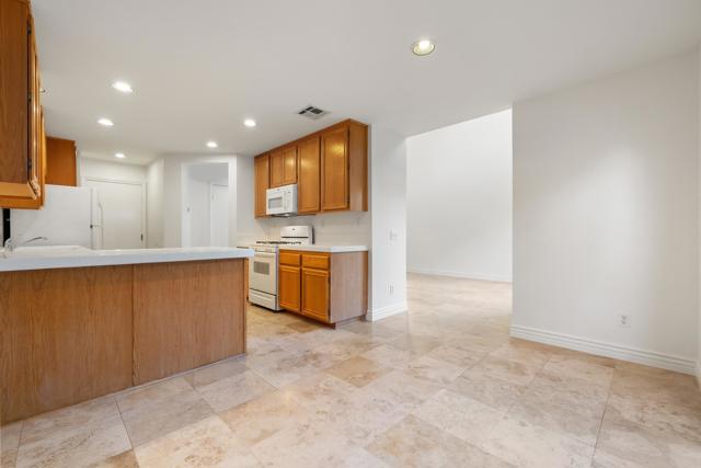 Detail Gallery Image 6 of 31 For 424 Dakota Way, Oceanside,  CA 92056 - 2 Beds | 2/1 Baths