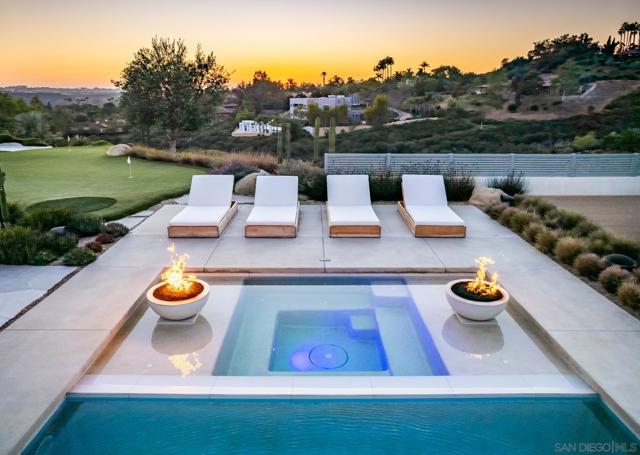 14783 Roxbury Terr., Rancho Santa Fe CA: https://media.crmls.org/mediaz/ef9c9525-b0ef-44e3-bbba-bffee3ffaf41.jpg