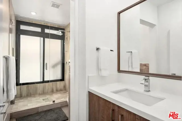 24608 Malibu Road, Malibu CA: https://media.crmls.org/mediaz/ef9cc870-5e72-4c16-a0c6-f79ab56cb42f.jpg