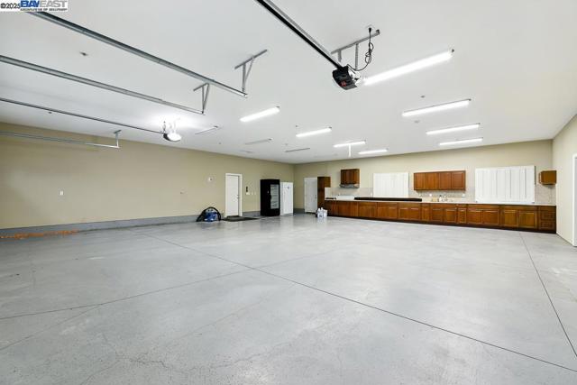 874 Overhill Dr, Hayward CA: https://media.crmls.org/mediaz/ef9d305b-eff4-4dfb-a7a8-cf90cce346a3.jpg