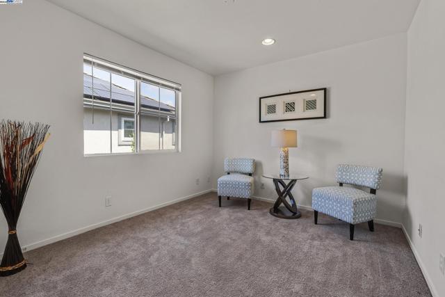 34906 Herringbone Ct, Union City CA: https://media.crmls.org/mediaz/ef9d7e04-aa71-49f6-9d12-8ab07dbdbced.jpg