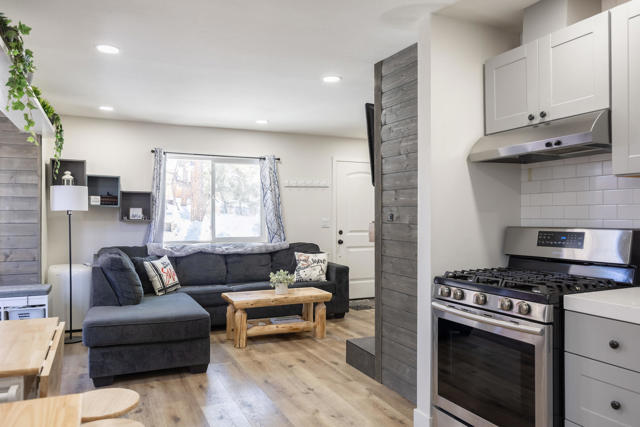 40110 Highland Road, Big Bear CA: https://media.crmls.org/mediaz/ef9d898b-01c8-45ff-9515-4f36f15919e6.jpg