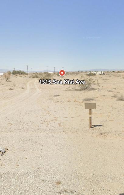 1315 Sea Kist Avenue, Thermal CA: https://media.crmls.org/mediaz/ef9e8e26-136f-454c-9139-974251bce53e.jpg