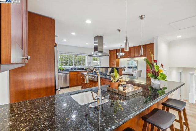 297 Ludlow Pl, San Ramon CA: https://media.crmls.org/mediaz/ef9eb931-05b0-443e-a9df-2331c85a1ed6.jpg