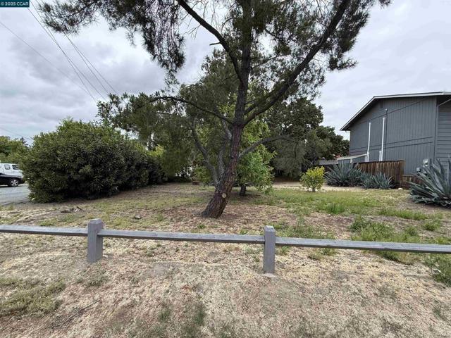 1580 3rd Ave, Walnut Creek CA: https://media.crmls.org/mediaz/ef9ec896-aa6d-43ab-8ea9-24cf7786eeaf.jpg