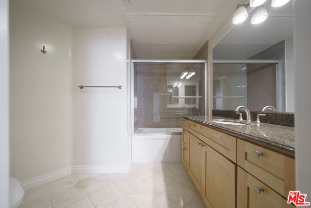 3061 W 12th Place, Los Angeles CA: https://media.crmls.org/mediaz/ef9f3fd4-ae08-4913-a578-f9b2337b51d4.jpg