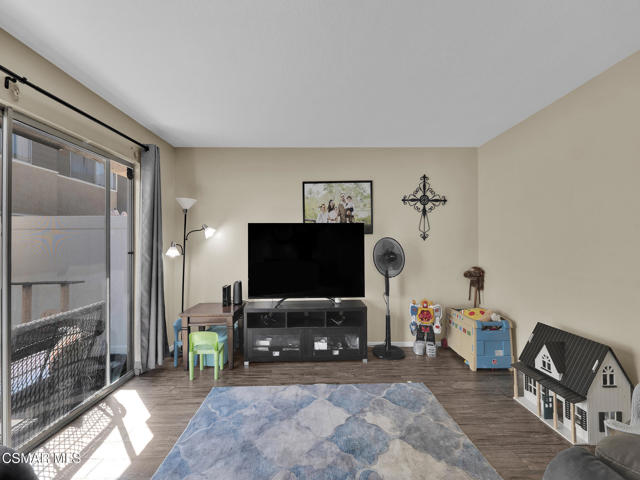91 Cabrillo Court, Santa Paula CA: https://media.crmls.org/mediaz/ef9f403b-1382-47e0-a16c-bc054e7732fa.jpg