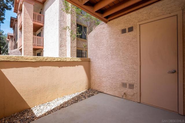 12015 Alta Carmel Ct, San Diego CA: https://media.crmls.org/mediaz/ef9f4faf-88d8-4e63-82b6-9e086fcdb63d.jpg