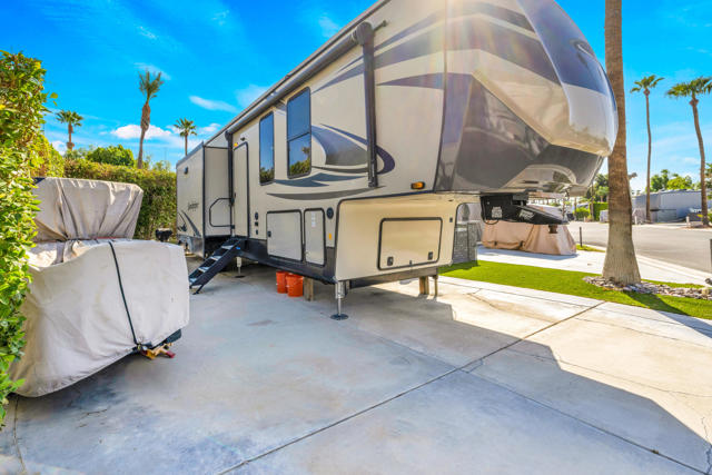 69411 R Ramon Rd #98, Cathedral City CA: https://media.crmls.org/mediaz/ef9fec0f-fab2-411e-be34-e5ba40a3166d.jpg
