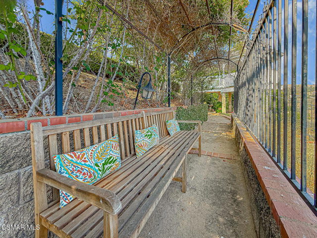 1832 Calle Salto, Thousand Oaks CA: https://media.crmls.org/mediaz/ef9ff7bf-fe24-4fb3-80ac-6cf1933a3775.jpg