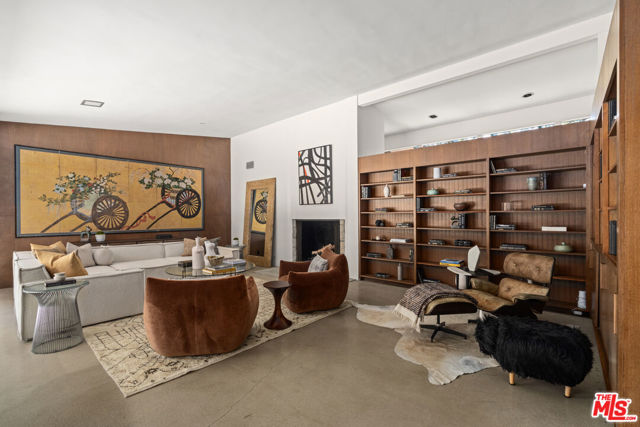 1234 Woodland Drive, Santa Paula CA: https://media.crmls.org/mediaz/efa02aa5-7a4a-4e5e-ac91-38ad6a45f088.jpg