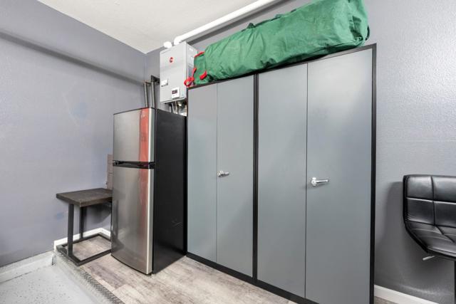 2372 Donner Pass Avenue, Sacramento CA: https://media.crmls.org/mediaz/efa075a5-1192-408c-9499-7ab704249af5.jpg