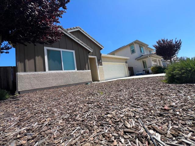 1460 Waterwheel Lane, Hollister CA: https://media.crmls.org/mediaz/efa086f4-24f9-48d0-a55d-0c3163b6339d.jpg