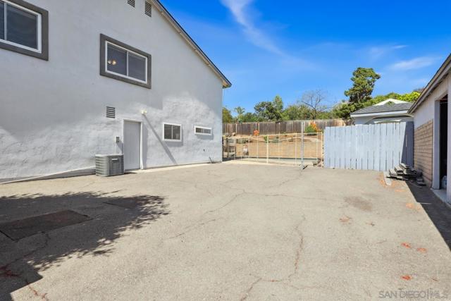 11353 Rocoso Rd, Lakeside CA: https://media.crmls.org/mediaz/efa114f8-a716-4567-94ff-f7a9a6da7d3e.jpg