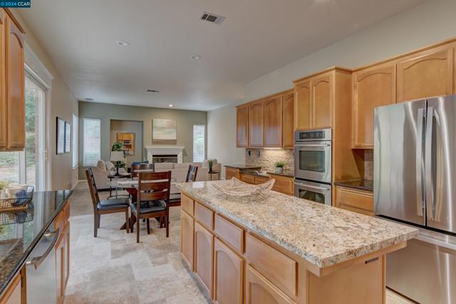 5171 Keller Ridge Dr, Clayton CA: https://media.crmls.org/mediaz/efa17d6c-80f8-4080-a410-d53fdffacd3f.jpg
