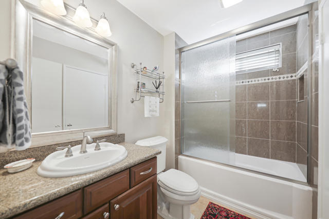 38488 Gazania Circle, Palm Desert CA: https://media.crmls.org/mediaz/efa19ac4-4702-4ff3-9b1e-a8d285ed141d.jpg