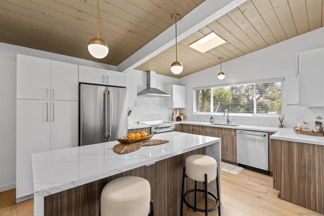 5152 College Gardens Court, San Diego CA: https://media.crmls.org/mediaz/efa1d525-d14b-4a29-a07e-d273849cf7a0.jpg