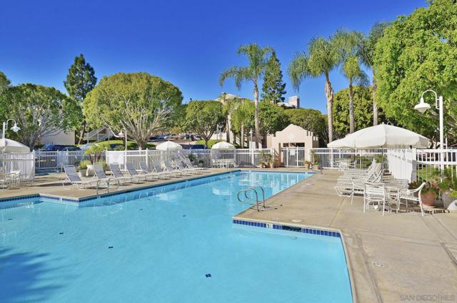 7248 Camino Degrazia, San Diego CA: https://media.crmls.org/mediaz/efa1ea9b-be92-427c-a85e-fec42ba58bc4.jpg