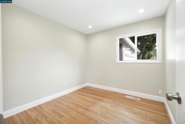 2951 Estates Ave, Pinole CA: https://media.crmls.org/mediaz/efa2223b-7b1c-4f86-9711-58f63b685202.jpg