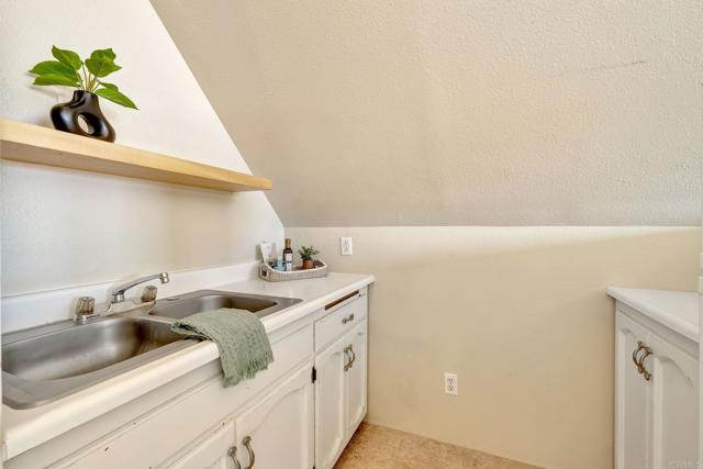 Detail Gallery Image 22 of 30 For 2229 Crest Dr, El Cajon,  CA 92021 - 4 Beds | 3/1 Baths