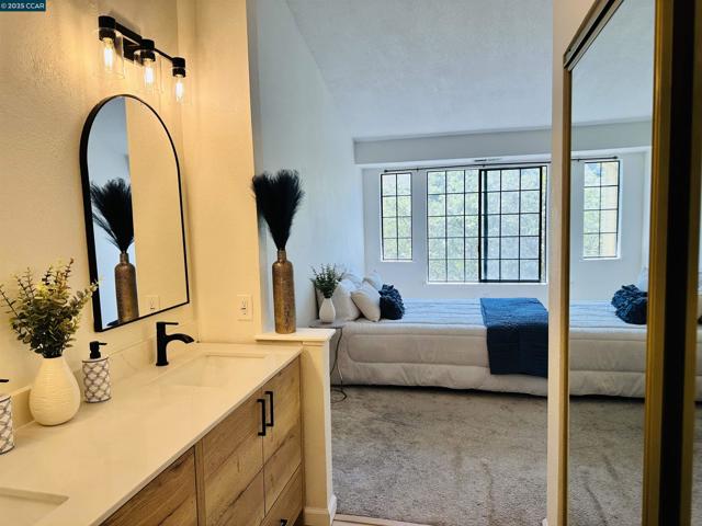 613 Devonwood, Hercules CA: https://media.crmls.org/mediaz/efa2aef2-05f2-4c4e-80a2-905c26ceac0c.jpg