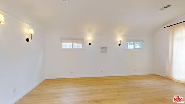 2032 W 80th Street, Los Angeles CA: https://media.crmls.org/mediaz/efa2d6fa-8e83-4597-a557-ec7beff67dde.jpg