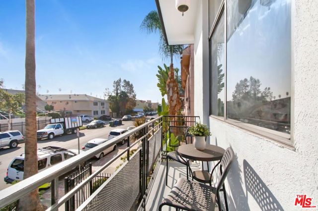 1045 N Ardmore Avenue, Los Angeles CA: https://media.crmls.org/mediaz/efa30078-f499-4281-9852-c154c1f754dc.jpg