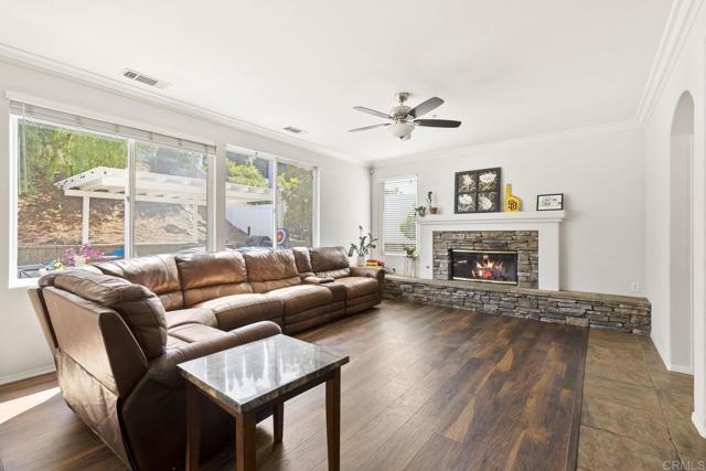 Detail Gallery Image 6 of 30 For 814 Sierra Verde, Vista,  CA 92084 - 4 Beds | 2/1 Baths