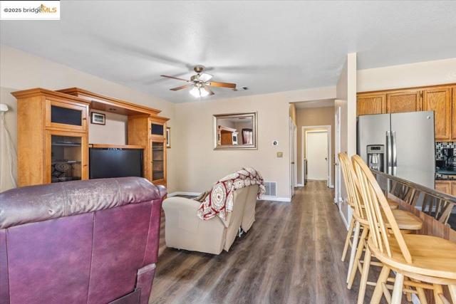 1531 Rutherford Ln, Oakley CA: https://media.crmls.org/mediaz/efa344f6-fede-46a1-bd80-2f25fac10e01.jpg