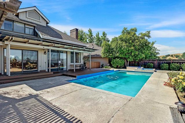 48 Tennis Club Dr, Danville CA: https://media.crmls.org/mediaz/efa3a33f-faba-4102-a3b5-dbb109126842.jpg