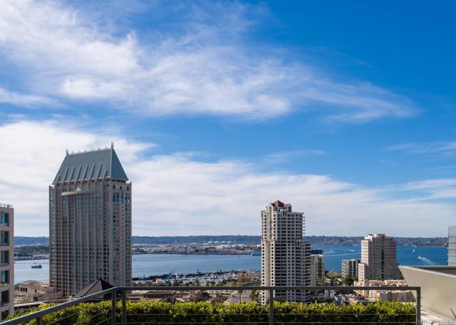 645 Front St, San Diego CA: https://media.crmls.org/mediaz/efa3d4f3-2bf3-4e19-b5ce-64876d2b32c0.jpg