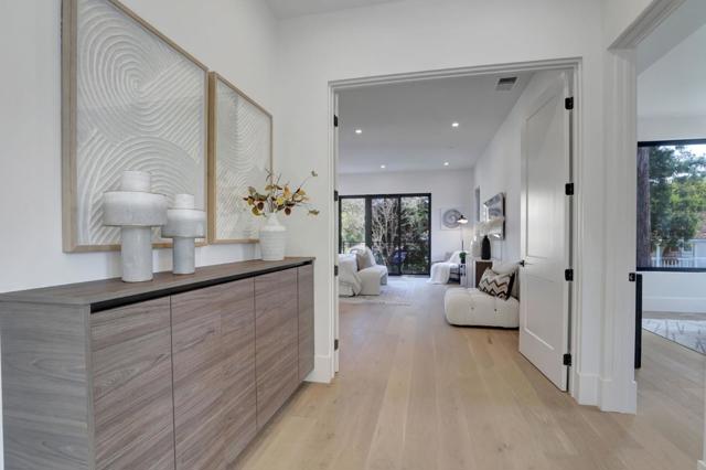 546 9th Avenue, Menlo Park CA: https://media.crmls.org/mediaz/efa3f3fd-a151-4f62-a795-b8bcbab1b2e7.jpg