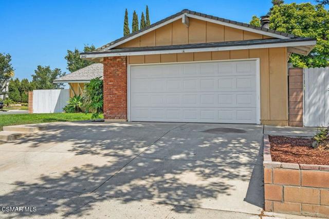 2142 Atwater Avenue, Simi Valley CA: https://media.crmls.org/mediaz/efa3fb04-ec4b-44cd-8e1a-e78058e10234.jpg