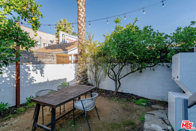 4307 Burns Avenue, Los Angeles CA: https://media.crmls.org/mediaz/efa40851-541e-4a6d-ad14-ee158e161e77.jpg