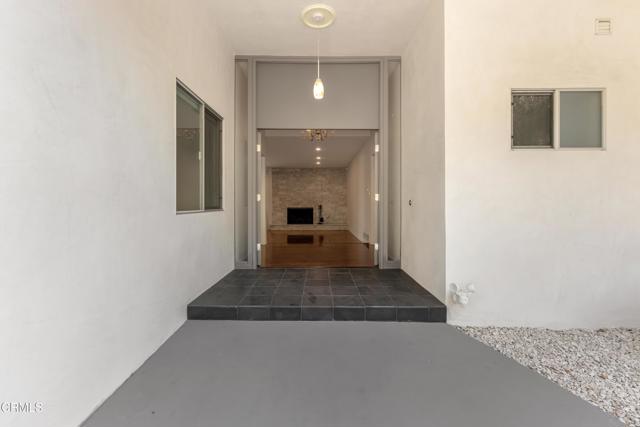 2657 Zorada Drive, Los Angeles CA: https://media.crmls.org/mediaz/efa40af8-c778-41d0-8aff-565a98ca1717.jpg