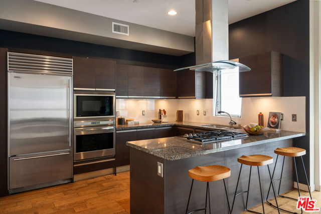 3119 Via Dolce, Marina del Rey CA: https://media.crmls.org/mediaz/efa46a8d-8697-4146-b5a0-286dc44f765a.jpg
