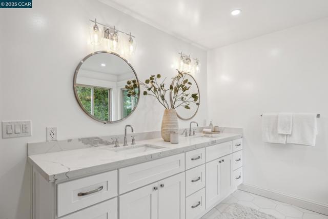 1019 Silverhill Drive, Lafayette CA: https://media.crmls.org/mediaz/efa488d3-a2dc-48f4-b1ca-4e4e80ff6b4e.jpg