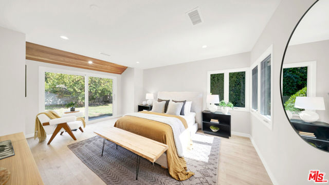 6900 Chisholm Avenue, Lake Balboa CA: https://media.crmls.org/mediaz/efa4f353-9fbb-44ed-895b-0412d8a80a63.jpg