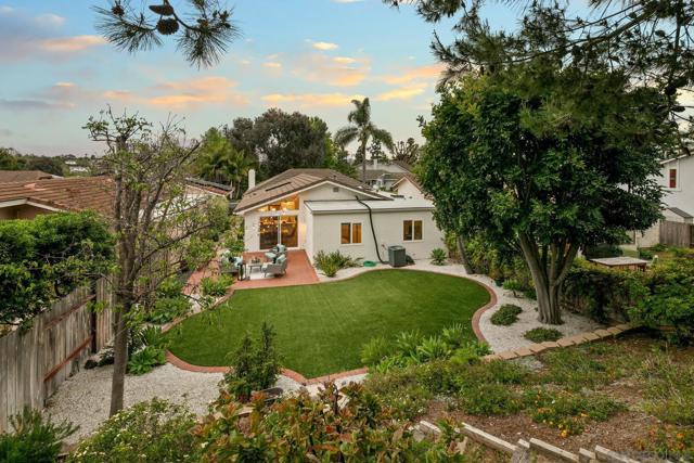 1736 Hill Top Lane, Encinitas CA: https://media.crmls.org/mediaz/efa57b9c-2335-47f7-9482-ca6b7e4c6c4a.jpg