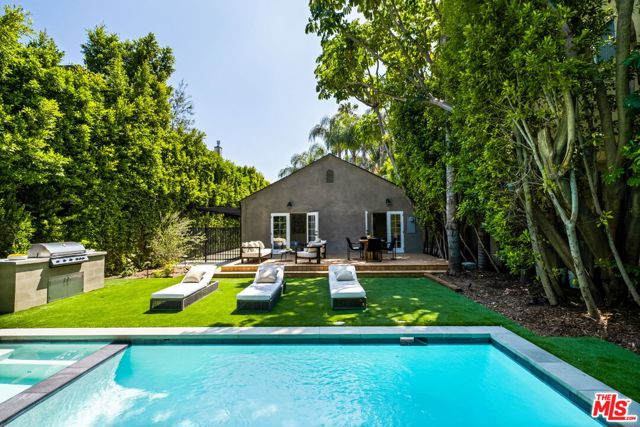 657 Westbourne Drive, West Hollywood, California 90069, 2 Bedrooms Bedrooms, ,2 BathroomsBathrooms,Single Family Residence,For Sale,Westbourne,24391993